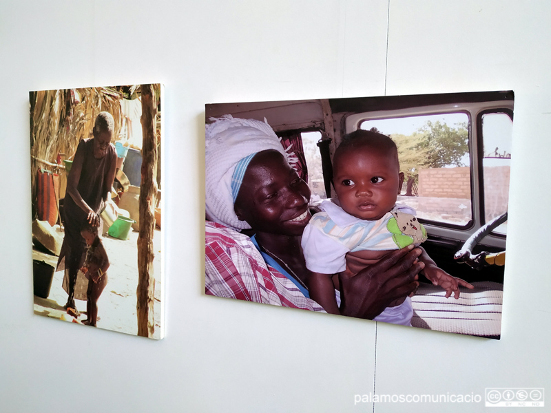 Exposició a la biblioteca dels projectes de cooperació i solidaritat que l'ONG 'Junts per ells' duu a terme a Guinea Bissau.