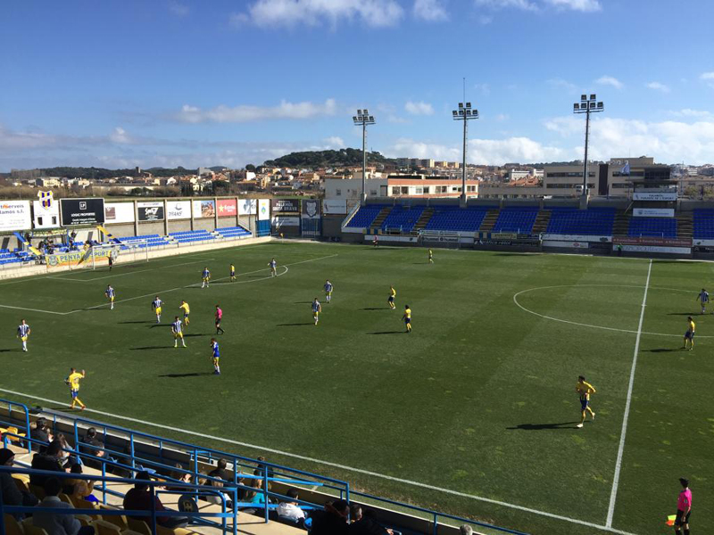 Un instant del darrer partit que el Palamós va jugar a casa, contra el Banyoles. (Foto: Ramon Ribas).