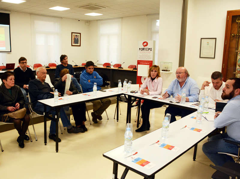 Una de les sessions de retorn del procés participatiu. (Foto: Ajuntament de Calonge i Sant Antoni).