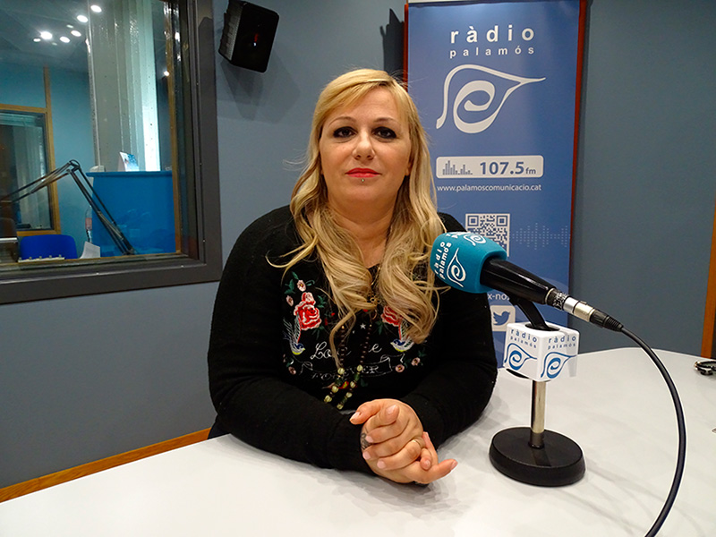 Vanesa Mányik, a l'espai de Ràdio Palamós 'Preguntes'.