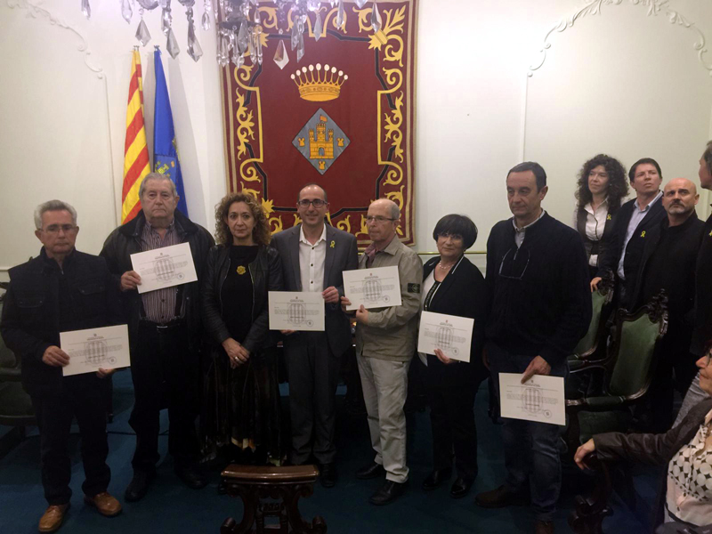 Representants de les famílies dels vuit palamosins afusellats pel règim feixista del dictador Franco. (Foto: Ramon Ribas).
