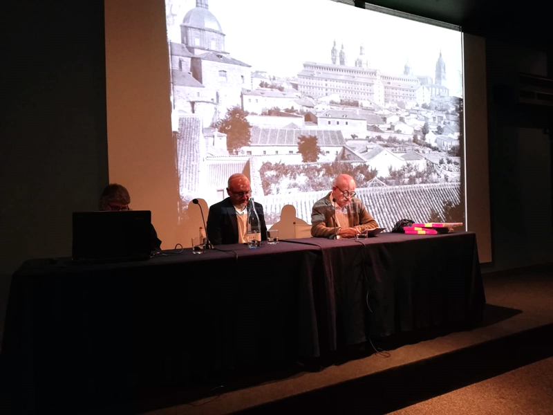 El professor Gerardo Boto, al mig, durant la presentació del llibre. (Foto: Museu de la Pesca).