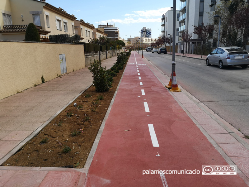 Carril bici recentment acabat, al carrer de Nàpols.