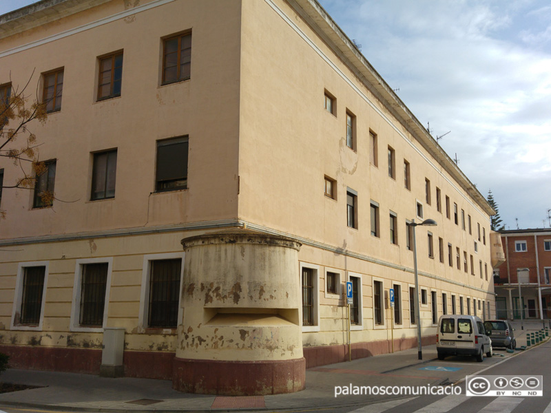 Gallego critica que el govern renunciés al protocol per recuperar la caserna de la Guàrdia Civil per a usos hospitalaris.