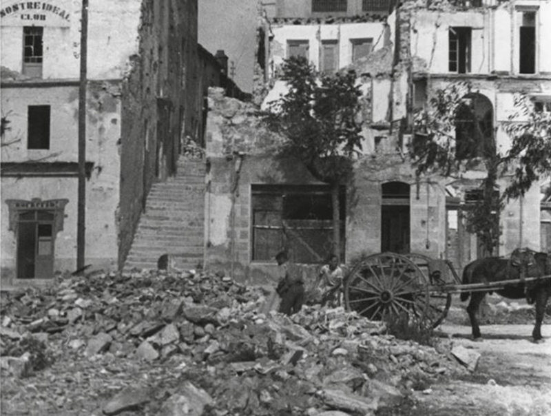Efectes dels bombardejos feixisestes a Palamós durant la Guerra Civil. (Foto: Servei d'Arxiu Municipal).