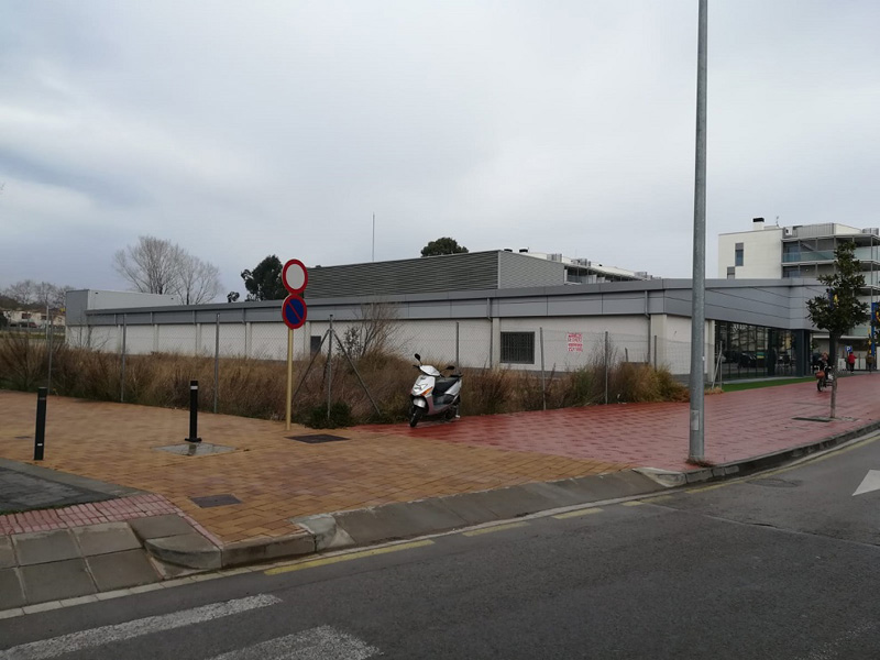 La finca on es faria la promoció d'habitatge cooperatiu, a tocar del supermercat Lidl. (Foto: Ajuntament de Palamós).