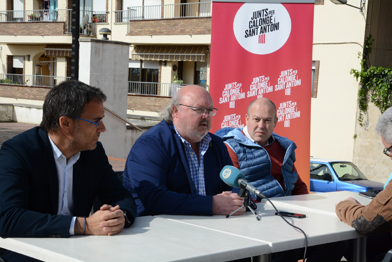 Jordi Soler, al mig, durant la presentació de Junts per Calonge i Sant Antoni. 