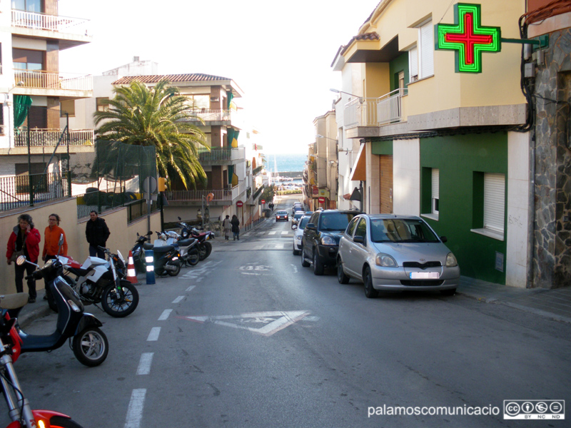 El robatori es va produir a la farmàcia que hi ha al carrer de Xaloc.