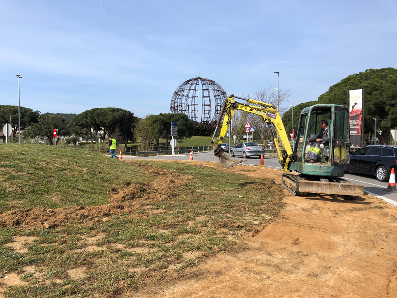 Rotonda que enllaça l’avinguda de la Unió amb l’accés a la carretera C-31. (Ajuntament de Calonge i Sant Antoni).