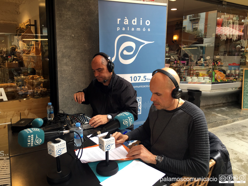 Abel Espinosa i Jordi Rodríguez, a l'espai cedit per la Fleca de l'Empordà.