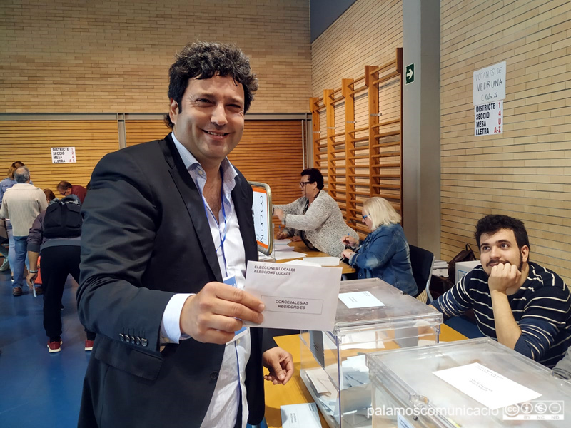 Marc Gafarot ha votat aquest matí a l'escola La Vila.