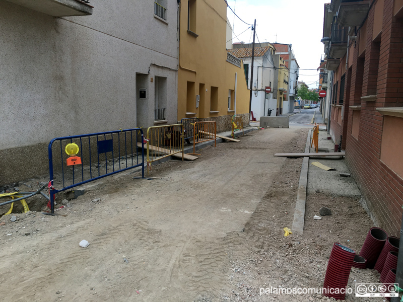 Obres en un carrer de l'Eixample, aquest matí.