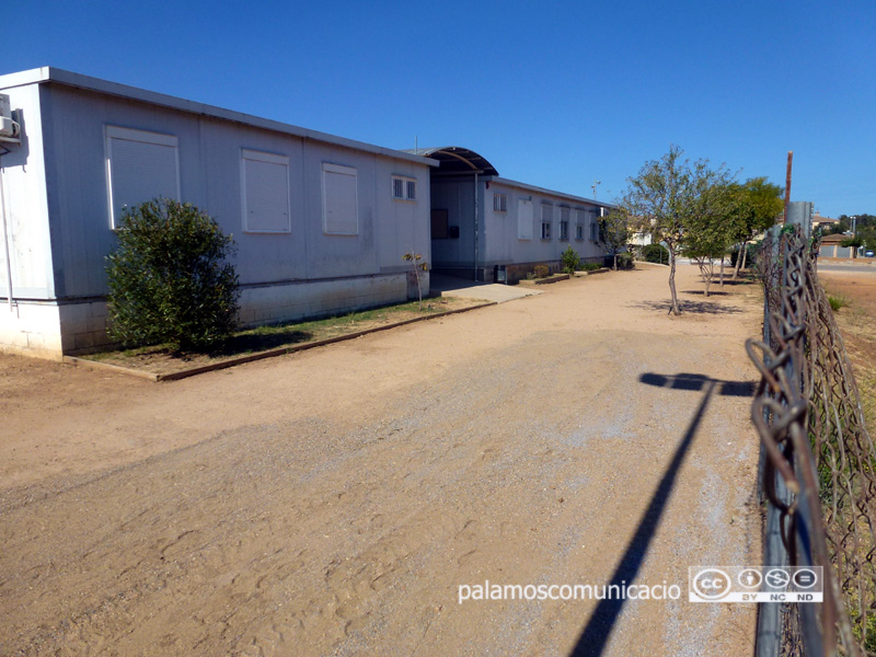 L'escola de Vall-llobrega, formada per barracons, en una imatge d'arxiu.