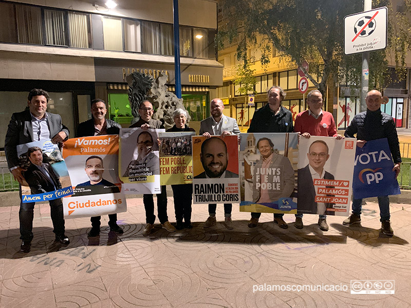 Els 8 candidats a l'alcaldia de Palamós, ahir a la nit.