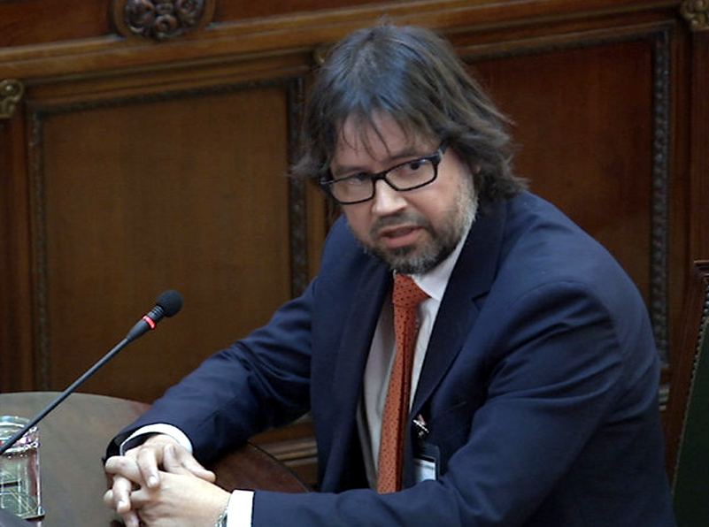 L'ex-president de Ports de la Generalitat, Ricard Font, ahir davant el Tribunal Suprem. (Foto: Punt Avui).