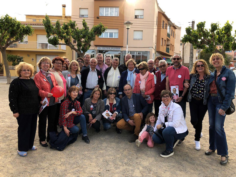 El PSC va fer campanya ahir al barri de Pla d'es Pla. (Foto: Agrupació PSC Palamós i Sant Joan).