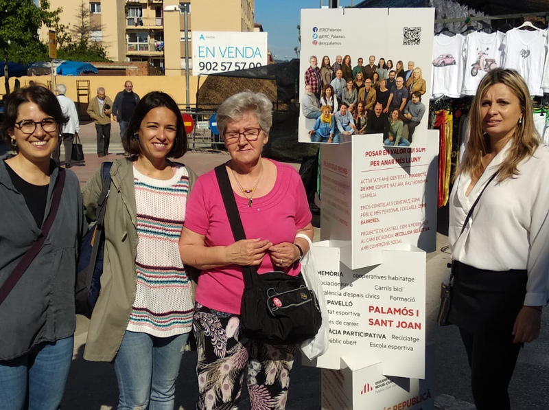 La candidatura d'ERC ha fet campanya aquest matí al mercat setmanal. (Foto: ERC Palamós-Sant Joan).