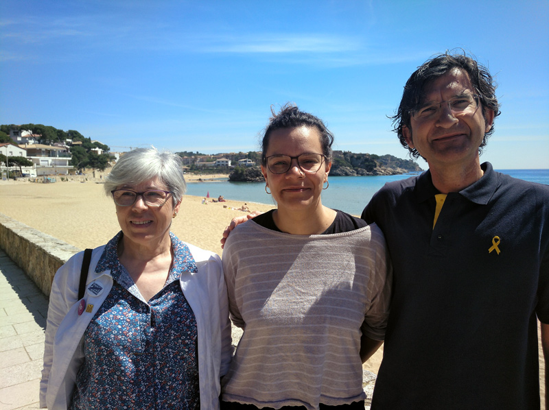 Huete, amb Natàlia Sánchez, diputada de la CUP al Parlament de Catalunya i Lluís Casas, candidat a Calonge i Sant Antoni. (Foto: CUP Santjoan-Palamós)