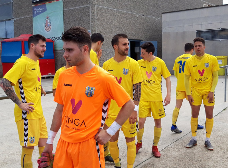 El porter Nordine, en primer terme, ha jugat avui els seus primers minuts de la temporada. (Foto: Sergi Cortés).