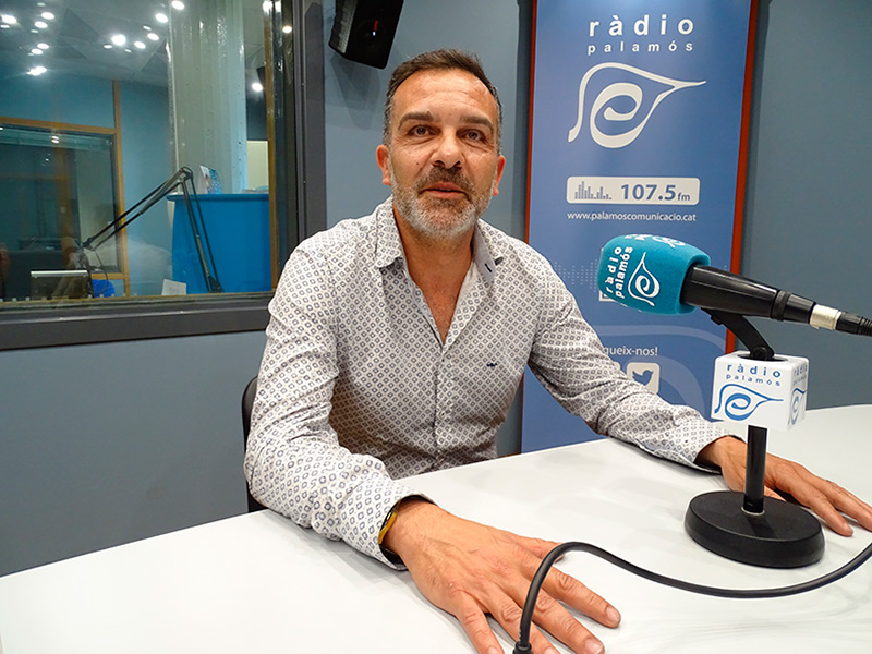 Cristobal Posadas, regidor electe de Ciutadans, als estudis de Ràdio Palamós.