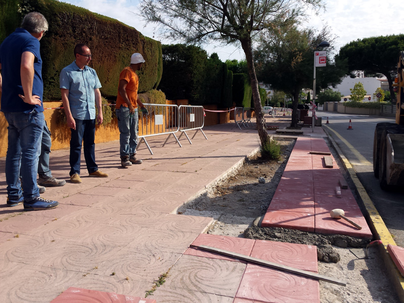 Tram de vorera del camí de Cap de Planes que està arranjant aquesta setmana la Brigada Municipal. (Foto: Ajuntament de Palamós).