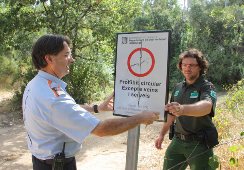 Tancament de l'accés al massís de les Gavarres, en una imatge d'arxiu.