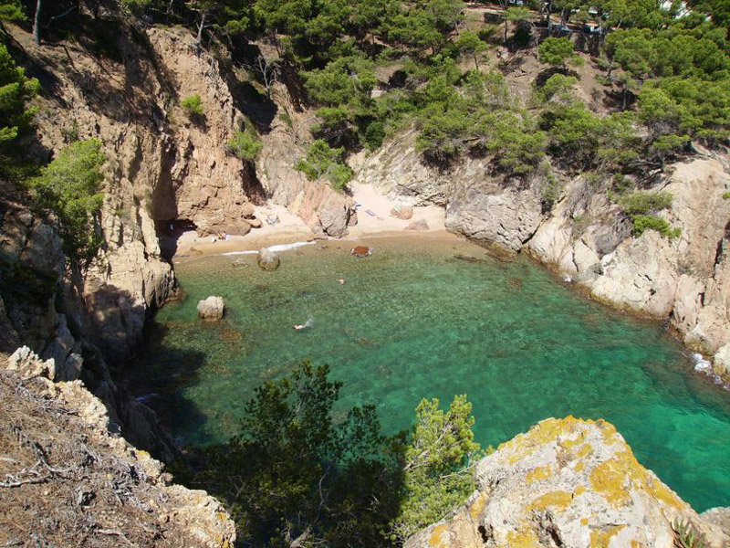 Una imatge de la cala dels Corbs, al litoral del municipi de Palamós.