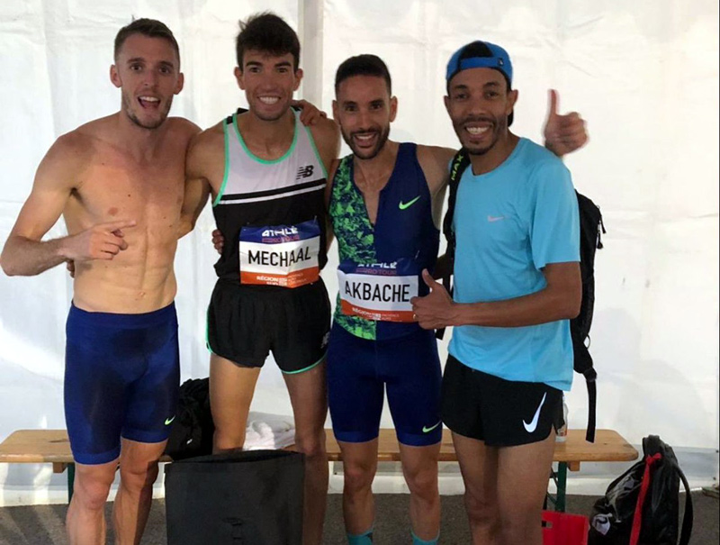 Adel Mechaal, ahir a Marsella, celebrant amb altres atletes la mínima mundialista. (Foto: Twitter Adel Mechaal).
