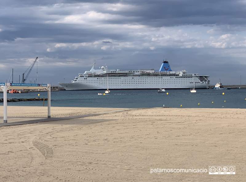 El Marella Dream amarrat aquest matí al port de Palamós.