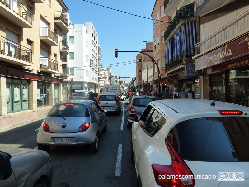 Reduir l'ús del vehicle privat, clau per baixar les emissions de CO2 a l'atmosfera.