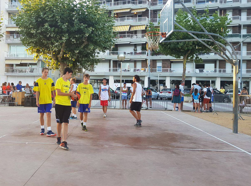 Imatge d'arxiu del torneig de bàsquet 3x3 que es fa al passeig del Mar.