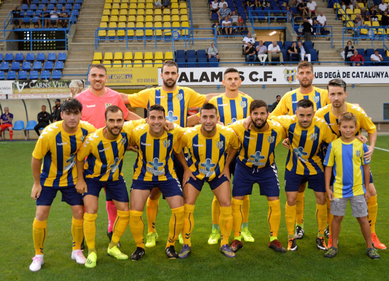 Equip que va presentar Joan Mármol davant l'Al-Arabi, aquesta pretemporada. (Foto. Sergi Cortés).