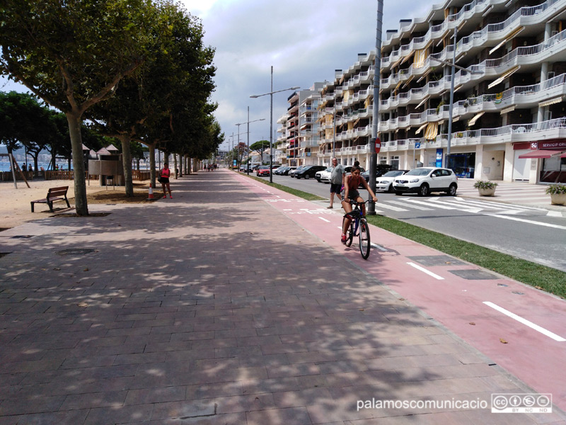 El carril bici del passeig del Mar ja està en funcionament.