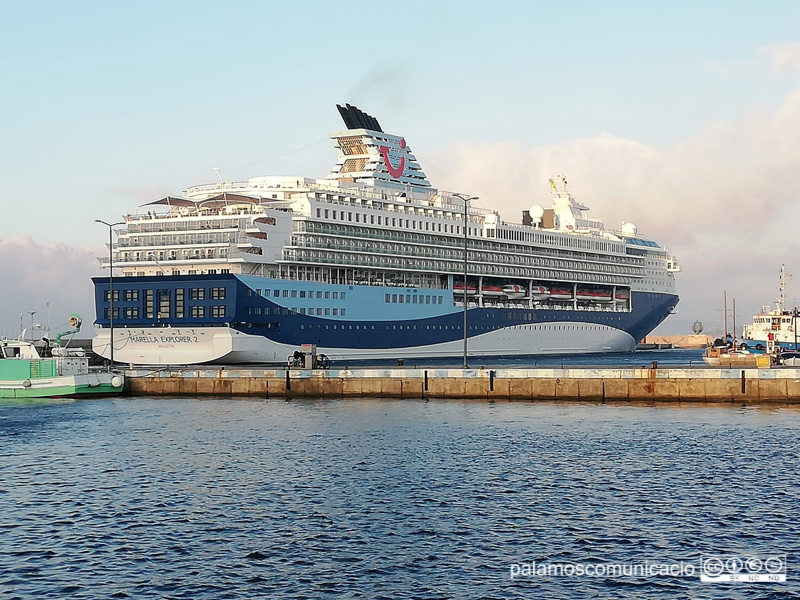 El Marella Explorer 2 amarrat aquest matí al port de Palamós.