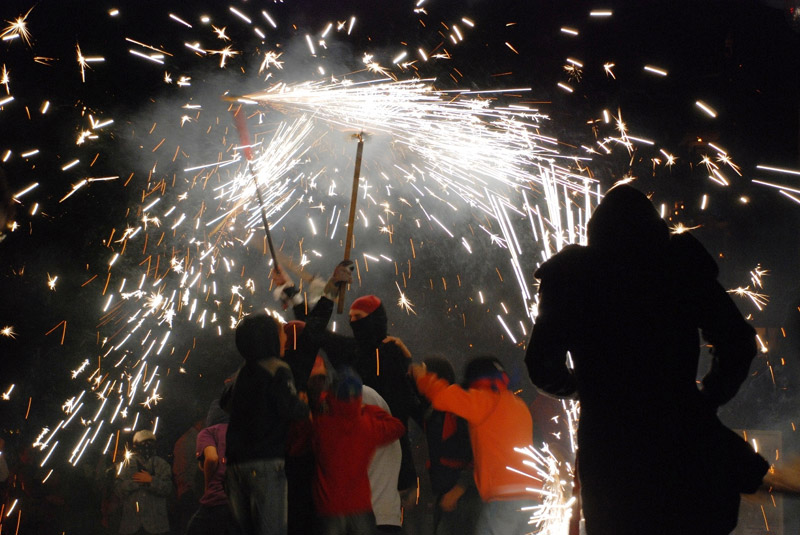 Imatge d'arxiu del correfoc de la Festa Major de Sant Antoni. (Foto: Ajuntament de Calonge i Sant Antoni).