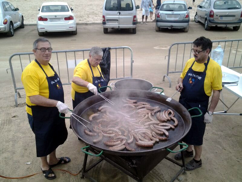 Botifarrada solidària d'Oncolliga a Palamós, en una imatge d'arxiu.