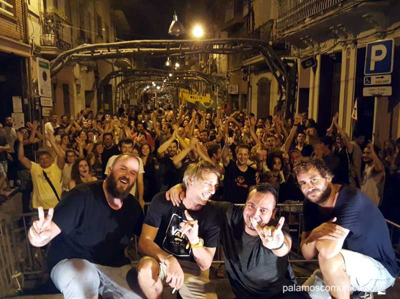 Litus al Cub després d'una actuació a Festes de Sants.