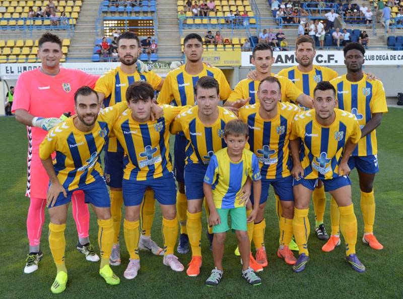 El Palamós CF 2019-2020 comença demà la lliga al camp de la Fundació Grama. (Foto: Sergi Cortés).