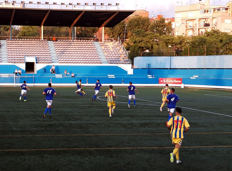 El Palamós ha obert avui la lliga jugant al camp de la Fundació Esportiva Grama. (Foto: Sergi Cortés).