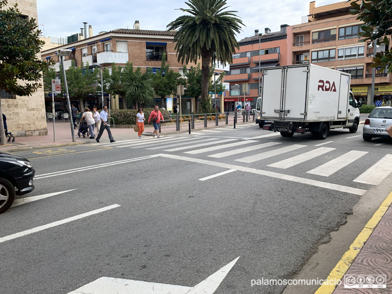 Pas de zebra que hi ha a l'altura de Correus, on ahir es va produir l'accident, aquest matí.