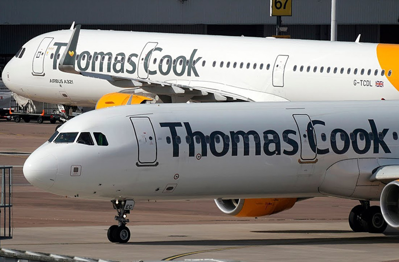 Dos avions de la companyia Thomas Cook. 