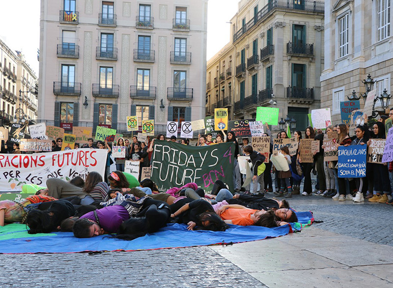 Concentració de ‘Fridays for future’ a la plaça Sant Jaume de Barcelona  (Foto: catalunyaplural.cat).