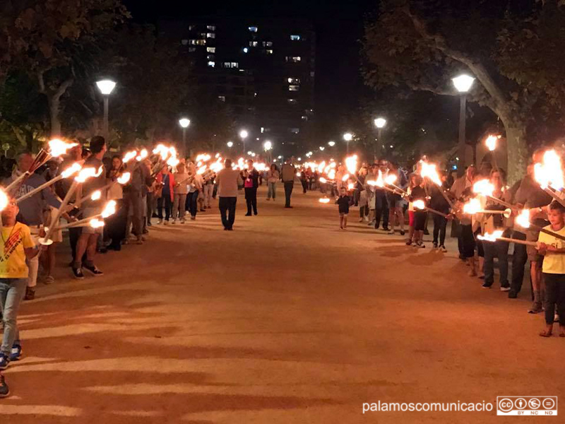 Marxa de torxes al passeig, en una imatge d'arxiu.