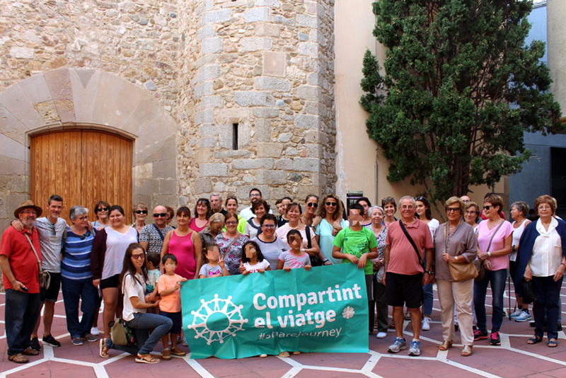 Participants de la marxa que forma part de la campanya 'Compartint el viatge'. (Foto: Càritas Interparroquial Palamós-Sant Joan).