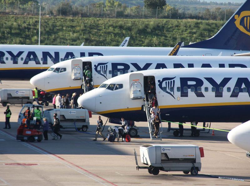 Avions de Ryanair a l'aeroport Girona-Costa Brava. 