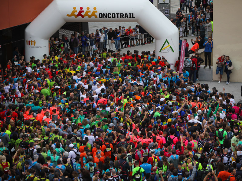 Moment de la multitudinària sortida de l'Oncotrail, el passat dissabte. (Foto: David Fajula).