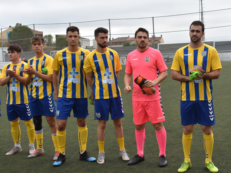 Jugadors del Palamós, abans del partit a Rubí, on van aconseguir la cinquena victòria seguida. (Foto: S. Cortés fanspalamoscf.com).