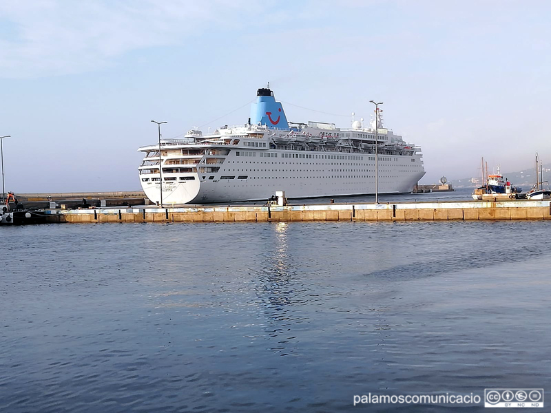 El Marella Dream, avui al port de Palamós.