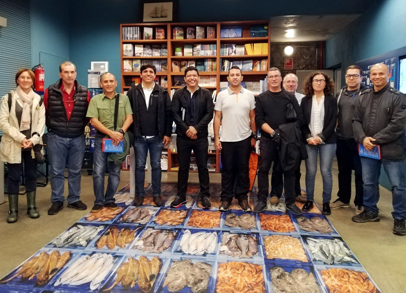La delegació colombiana al Museu de la Pesca. (Foto: Ajuntament de Palamós).