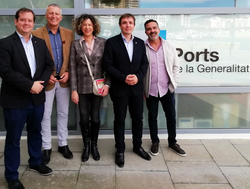 Representants de C's, ahir en una visita a les ofincies de Ports de la Generalitat a Palamós. (Foto: Ciutadans).